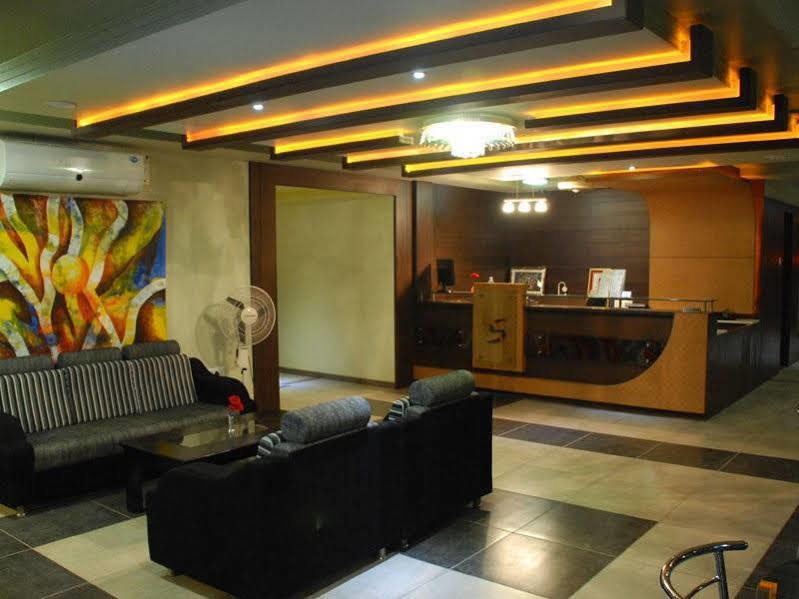Oyo 4161 Hotel Shailly Inn Αχμπανταμπάντ Εξωτερικό φωτογραφία