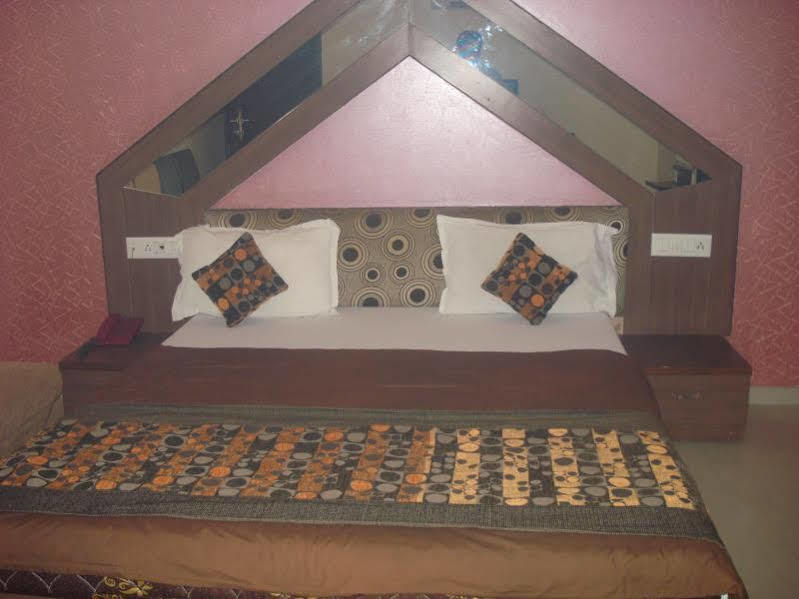 Oyo 4161 Hotel Shailly Inn Αχμπανταμπάντ Εξωτερικό φωτογραφία