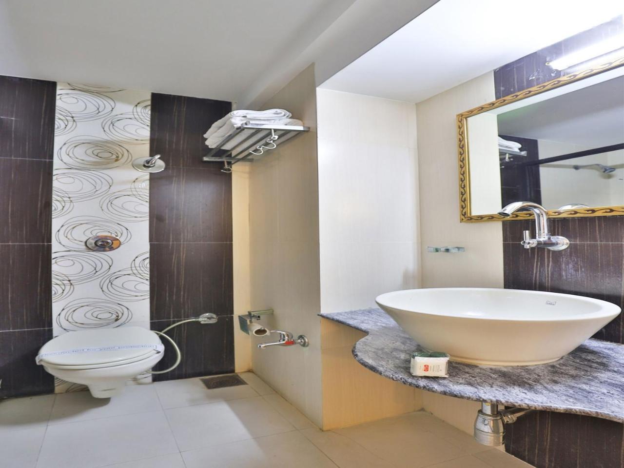 Oyo 4161 Hotel Shailly Inn Αχμπανταμπάντ Εξωτερικό φωτογραφία